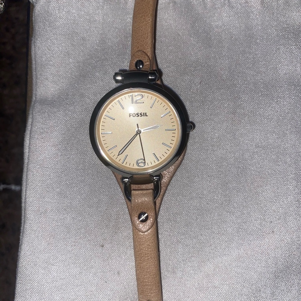 Women’s Fossil Watches Genuine Leather - Picture 3 of 4